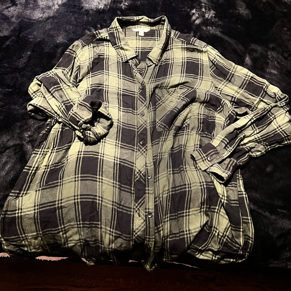TERRA & SKY | Plus size- 1X button down- black and olive plaid